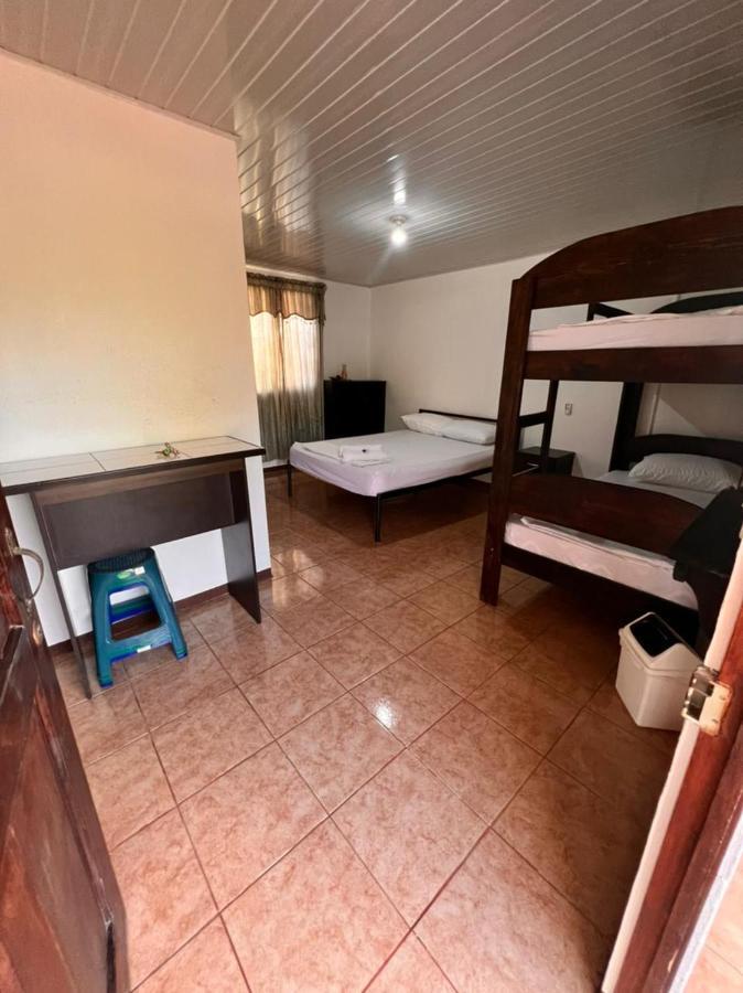 Cabinas Playa Bandera Bed and Breakfast Parrita Esterno foto
