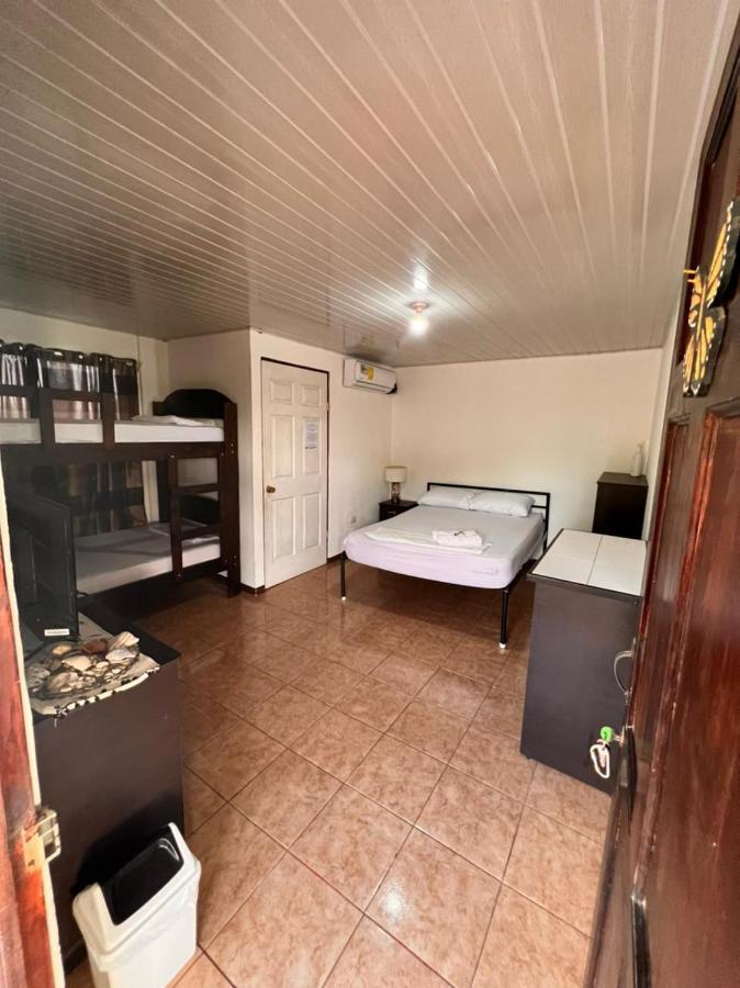 Cabinas Playa Bandera Bed and Breakfast Parrita Esterno foto