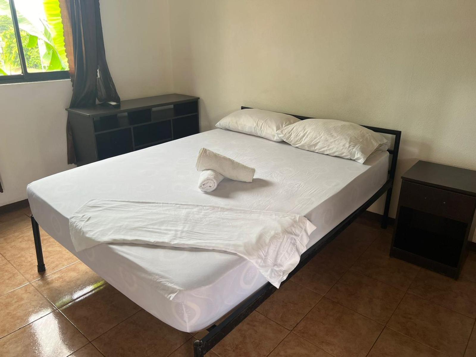 Cabinas Playa Bandera Bed and Breakfast Parrita Esterno foto